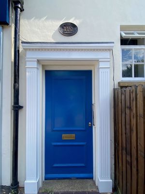 ENTRANCE TO COMMUNAL HALLWAY- click for photo gallery